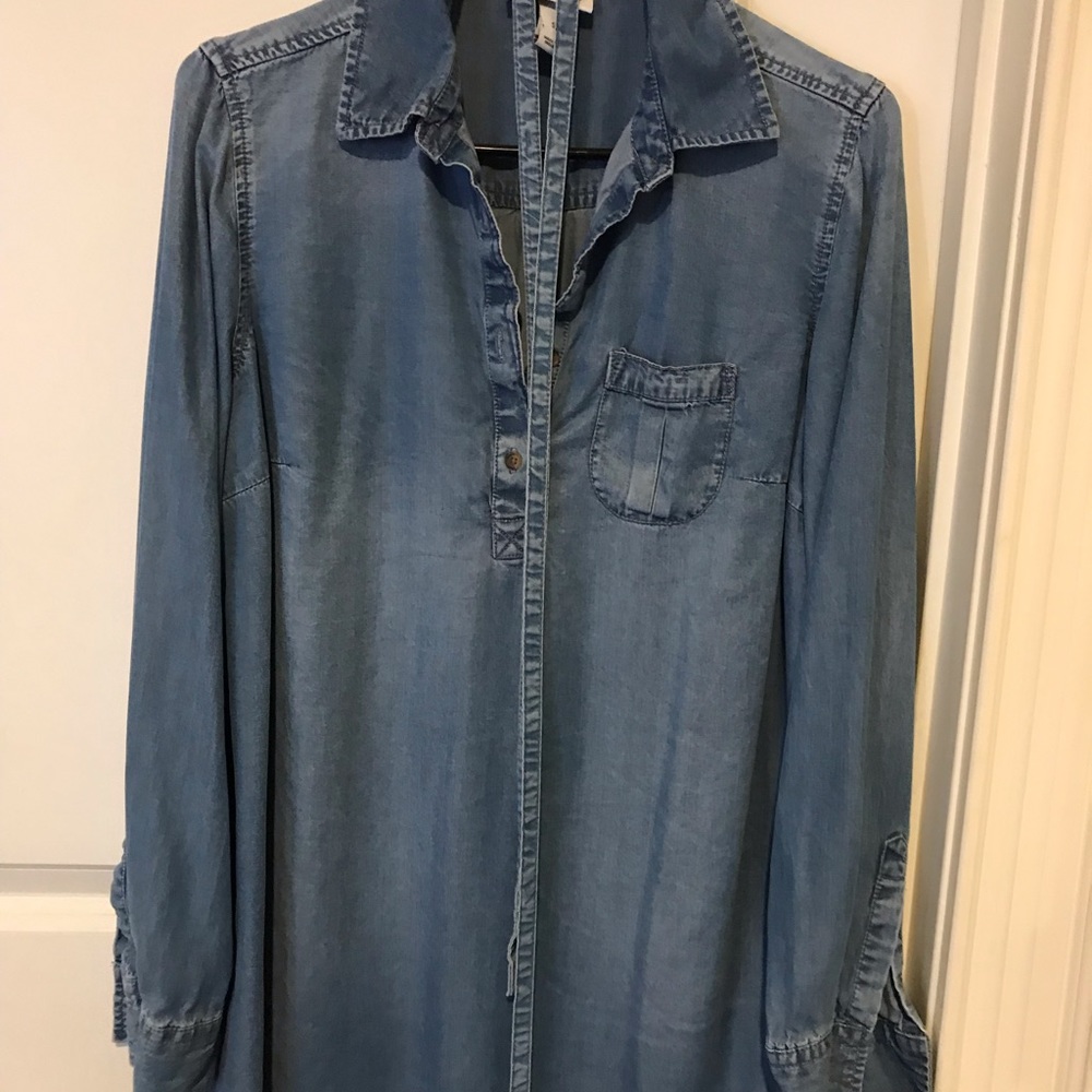 Liz Lange maternity top